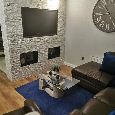 Homestay The Luxurious Blue Room. Sutton
