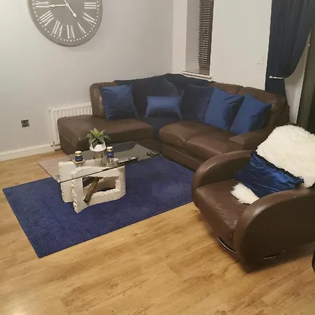 Homestay The Luxurious Blue Room. Sutton